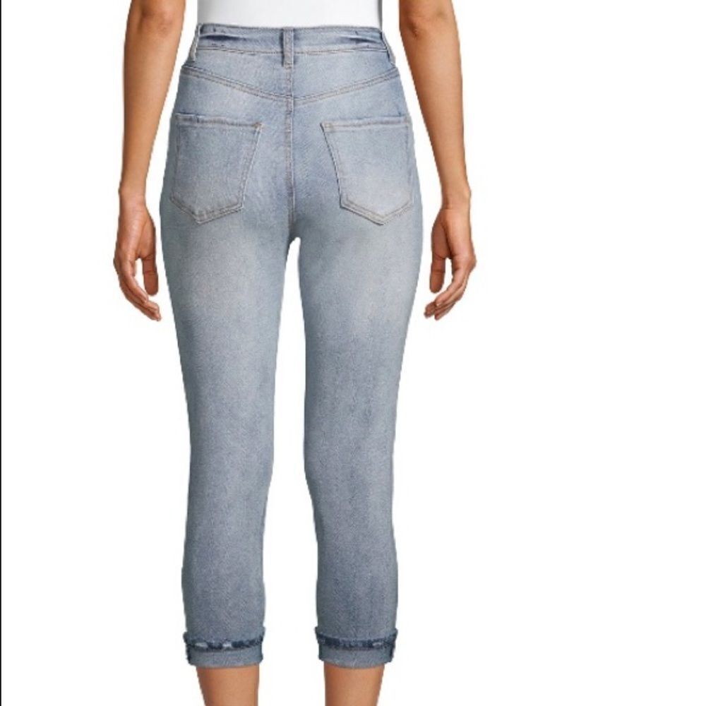 Light wash capris - Picture 3 of 7